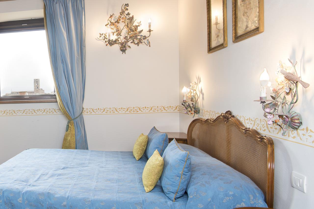 ปาลัซโซ ปาชินี Hotel กอลเลวัลเดลซา ภายนอก รูปภาพ